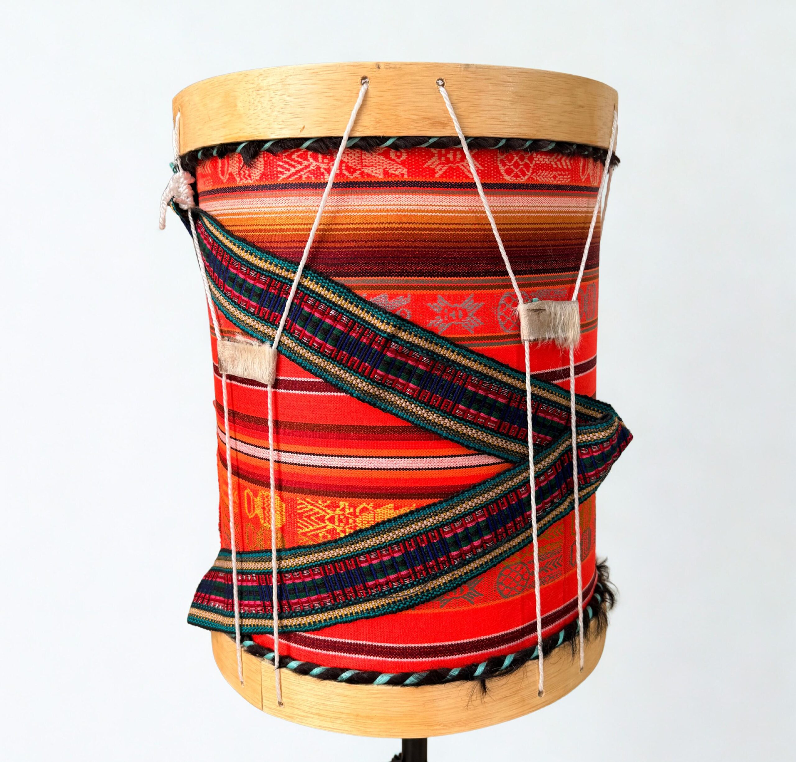 BOMBO ANDINO TRADICIONAL FORRADO EN TELA #03